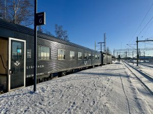 Nyrenoverade SJ nattåg vid Östersunds centralstation februari 2026