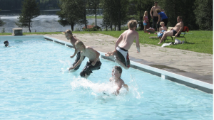 Utomhusbad på Rätans camping: Foto: Jack Andersson