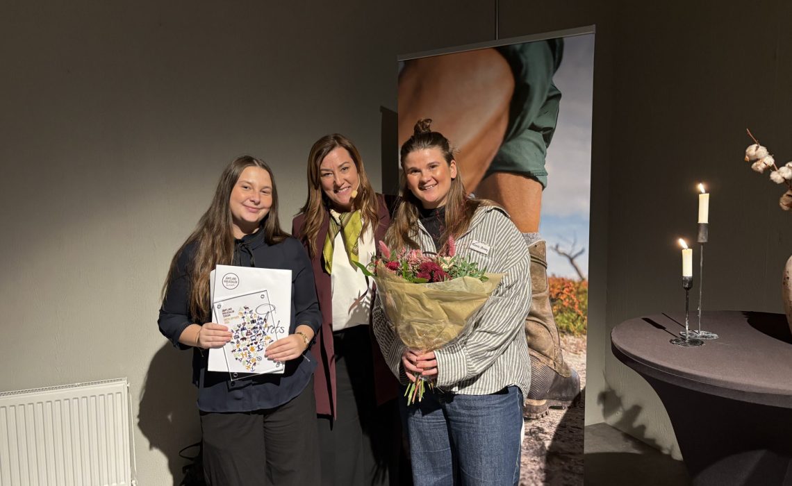 Elma Nathell och Felicia Persson vann Årets uppsats 2026.