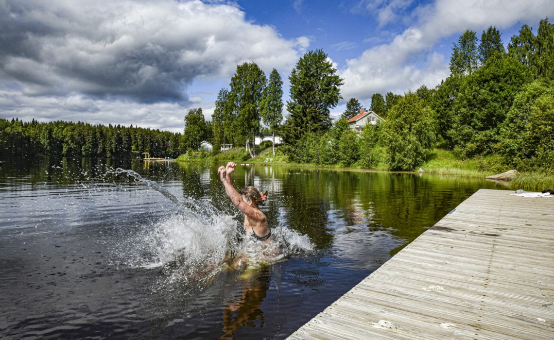 Sommar brygga bad Lena Hedman