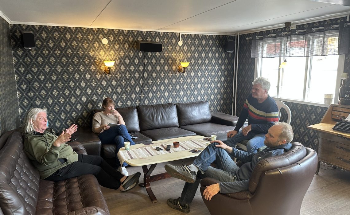 Ett av flera grupparbeten vid campingdagen i Hede April 2025. Foto: Johan Ericson, JHT