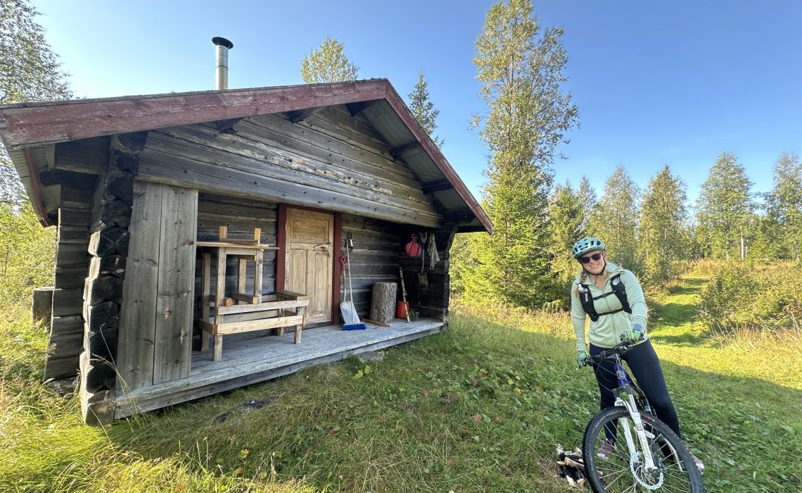 Cykling runt vägarna utanför Österåsens camping. Foto: Johan Ericson, JHT