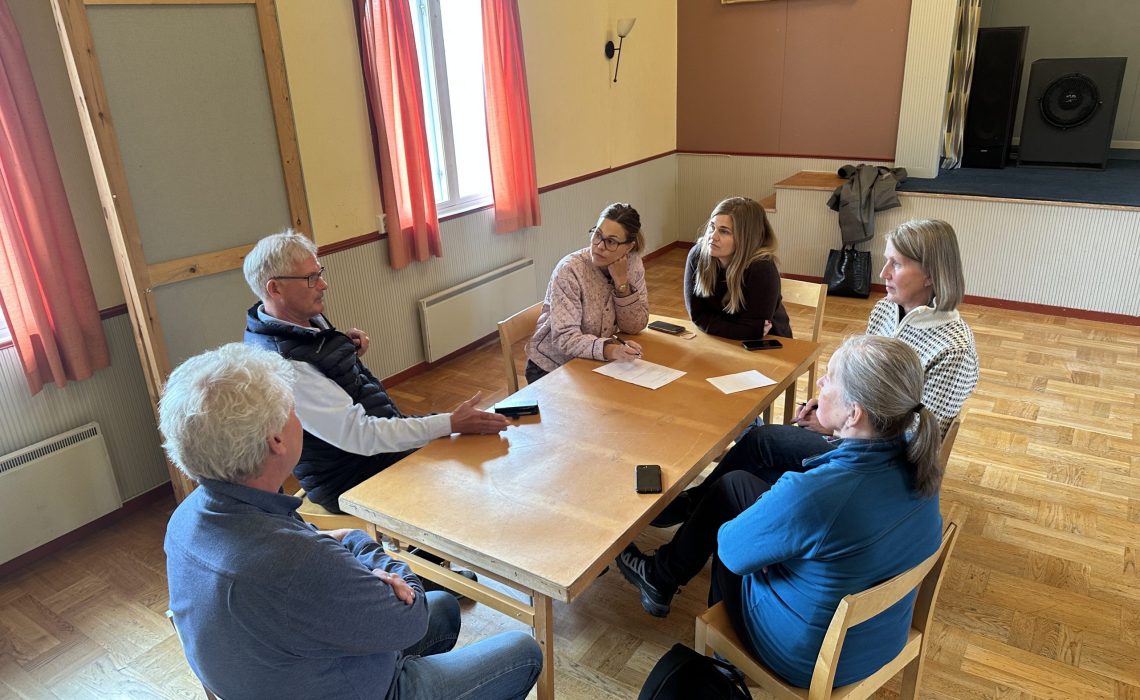 Grupparbete på campipngdag i Österåsen hösten 2025. Foto: Johan Ericson; JHT