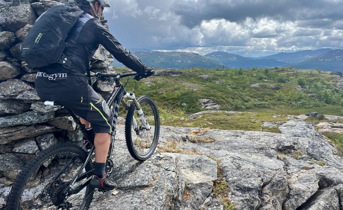 Andreas Edholm på cykel