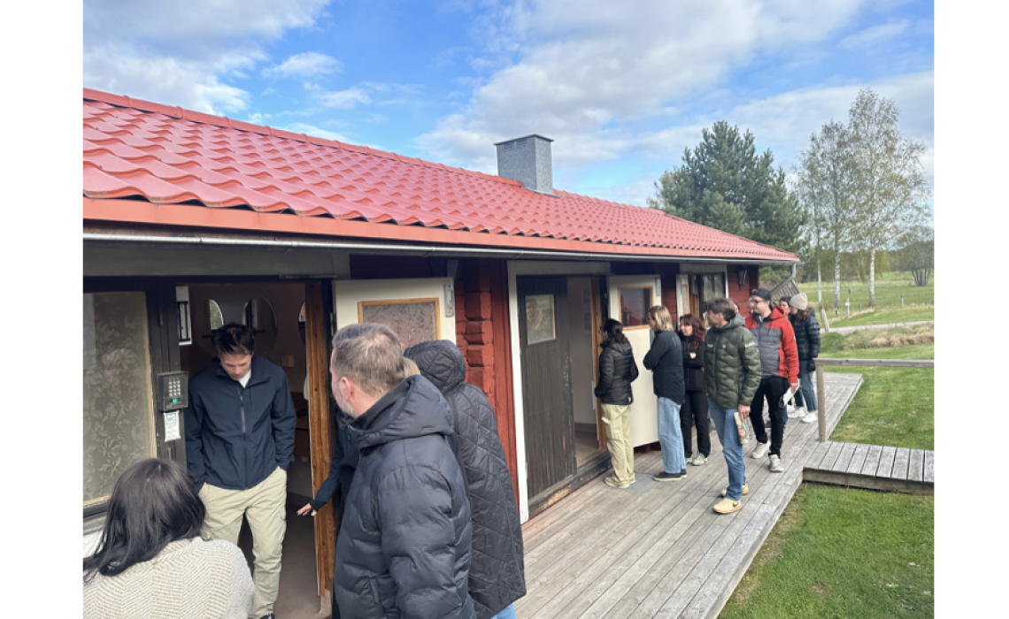Västanviksbadets camping. Deltagarna besöker servicehus. Foto: Johan Ericson, JHT