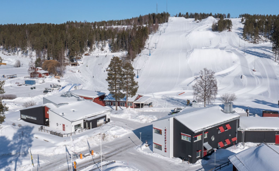 Skellefteå Camping med skidanläggning på området. Foto: Skellefteå Camping