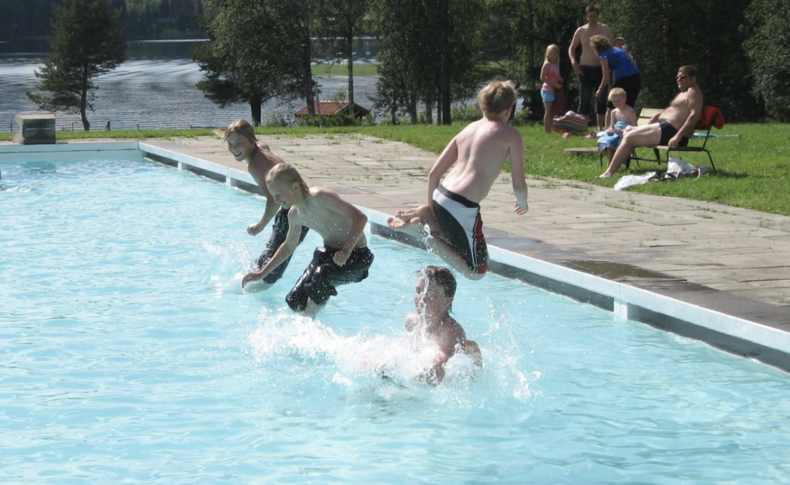Utomhusbad på Rätans camping: Foto: Jack Andersson