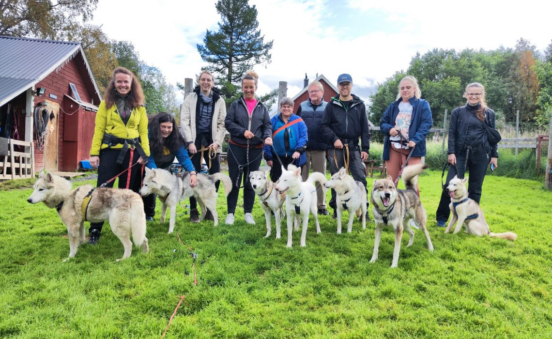 Summer husky hike group. Photo: Nordic Husky Farm